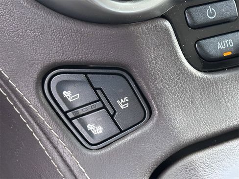 Used 2016 Chevrolet Suburban LTZ image 20