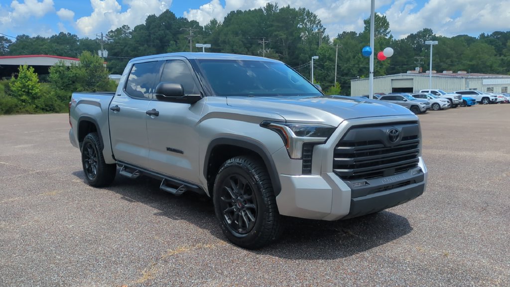 Used 2023 Toyota Tundra SR5 AWD/4WD image 3