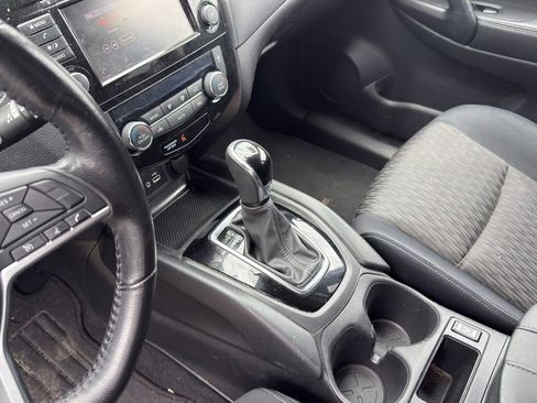 Used 2018 Nissan Rogue SV FWD image 13