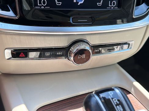 Used 2019 Volvo S60 T5 Inscription image 19