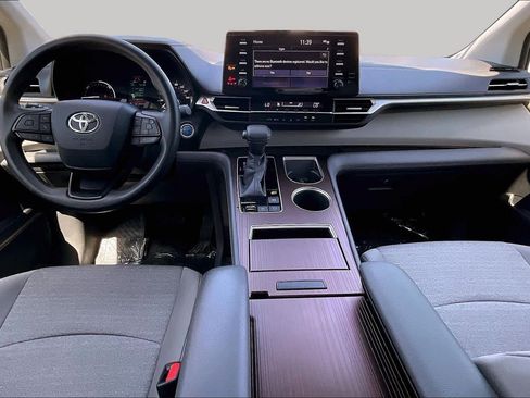 Certified 2022 Toyota Sienna LE FWD image 15