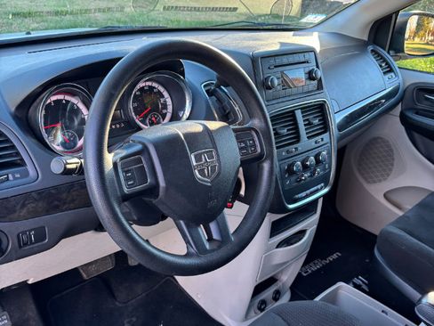 Used 2015 Dodge Grand Caravan SE w/ Quick Order Package 29E SE image 12
