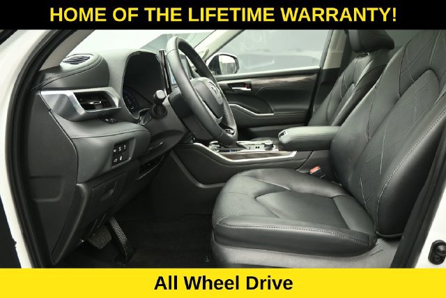 Used 2025 Toyota Highlander Platinum AWD/4WD image 14