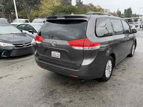 Used 2011 Toyota Sienna XLE image 6