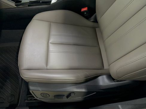 Used 2025 Audi Q5 Premium w/ Convenience Package AWD/4WD image 16