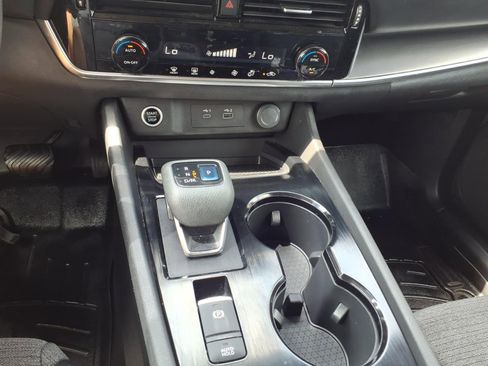 Used 2022 Nissan Rogue SV FWD image 13