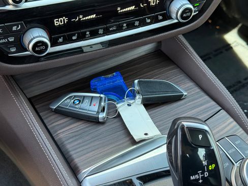 Used 2020 BMW M550i xDrive w/ Dynamic Handling Package AWD/4WD image 38