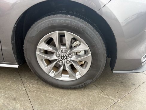 Used 2024 Toyota Sienna XLE image 11