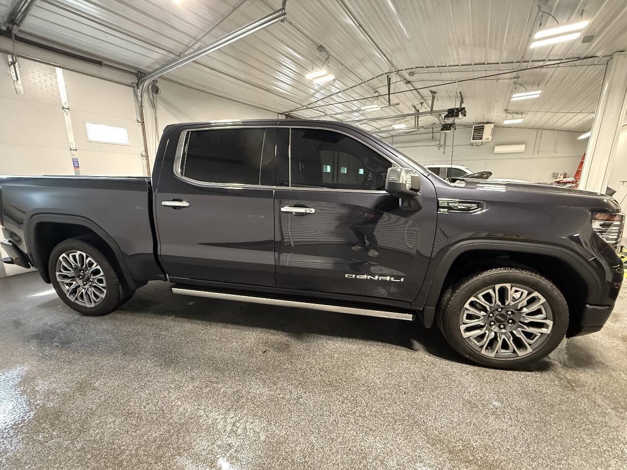 Used 2025 GMC Sierra 1500 Denali Ultimate AWD/4WD image 4