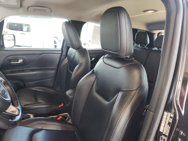 Used 2017 Jeep Renegade Limited AWD/4WD image 16
