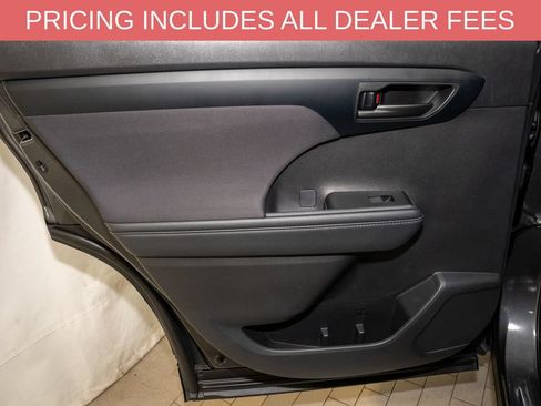 Used 2025 Toyota Highlander LE FWD image 11