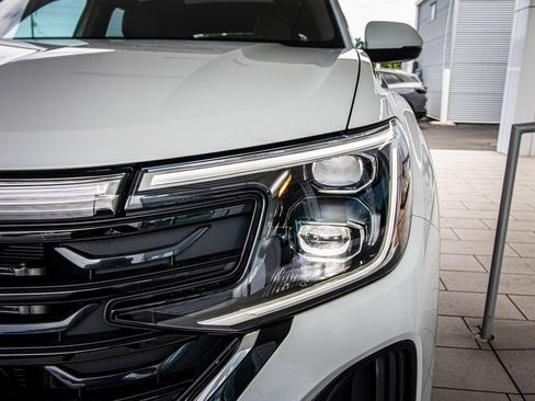 New 2026 Volkswagen Atlas Cross Sport SE image 9