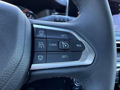 Used 2025 Jeep Compass Limited AWD/4WD image 17