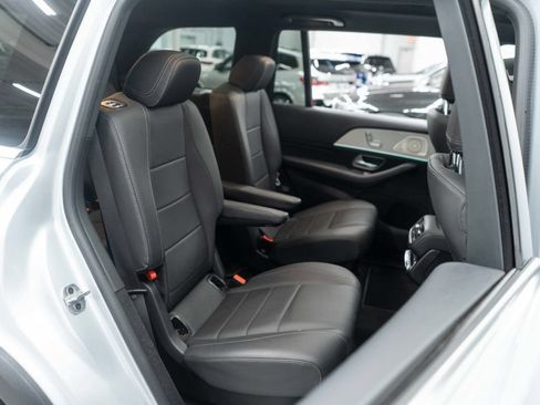 Used 2025 Mercedes-Benz GLS 450 4MATIC image 11