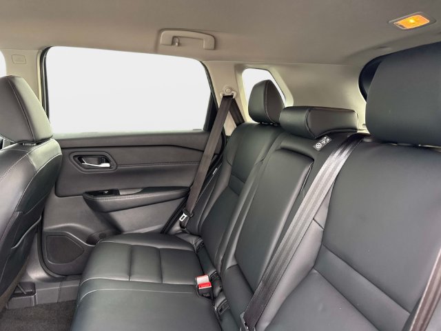 Used 2026 Nissan Rogue SL FWD image 14