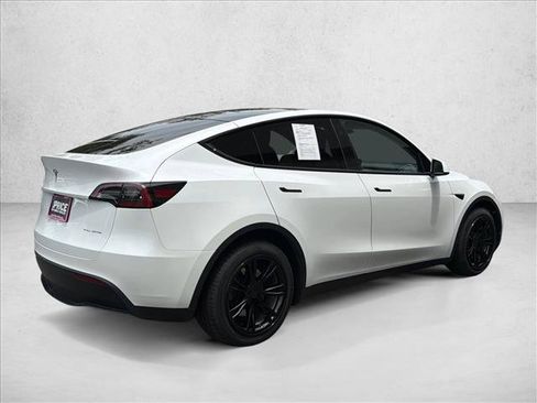 Used 2023 Tesla Model Y Long Range AWD/4WD image 5
