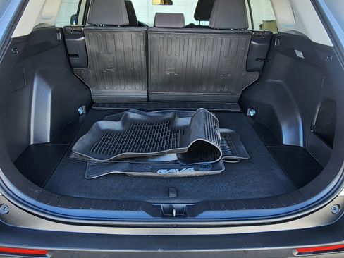 Used 2019 Toyota RAV4 LE image 17