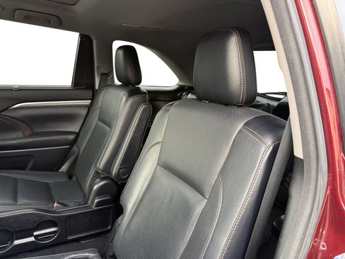 Used 2017 Toyota Highlander Limited Platinum image 16