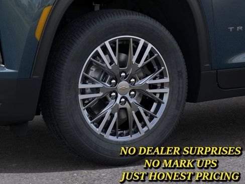 New 2026 Chevrolet Traverse LT w/ Driver Confidence Package FWD image 9