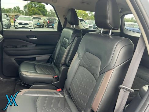 Used 2022 Nissan Pathfinder Platinum w/ Cargo Package FWD image 17