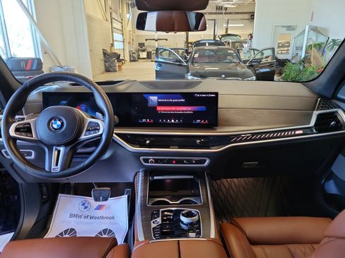 Used 2025 BMW X7 M60i AWD/4WD image 19