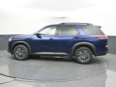 Used 2025 Nissan Pathfinder SV FWD image 9