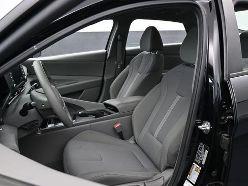 Used 2024 Hyundai Elantra SE FWD image 10