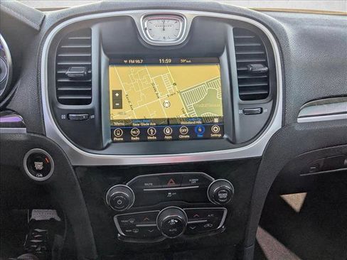 Used 2019 Chrysler 300 Limited image 16