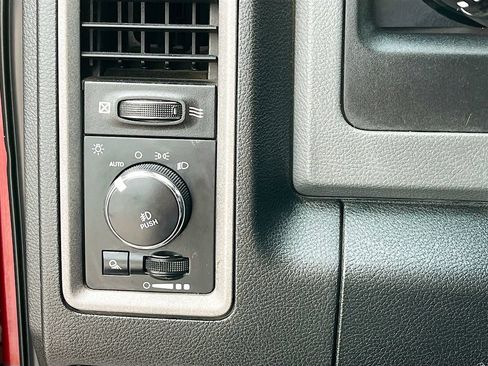 Used 2018 RAM 1500 Express RWD image 10