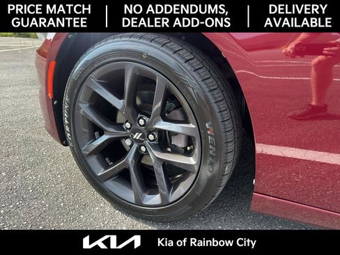 Used 2019 Dodge Charger SXT w/ Blacktop Package RWD image 9