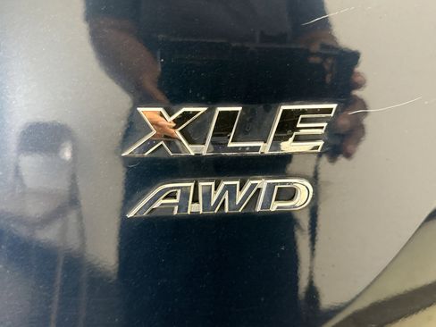 Used 2018 Toyota RAV4 XLE w/ Plus Extra Value Package image 4