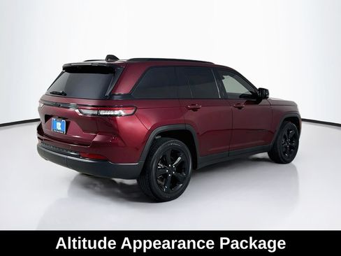 Used 2023 Jeep Grand Cherokee Altitude RWD image 8
