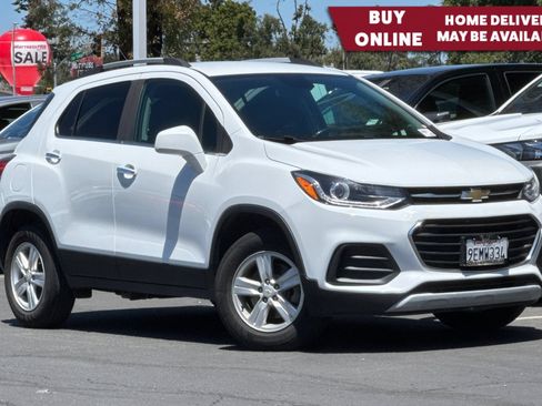Used 2020 Chevrolet Trax LT w/ LT Convenience Package AWD/4WD image 1