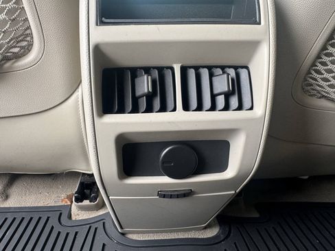 Used 2011 Cadillac SRX Luxury FWD image 18