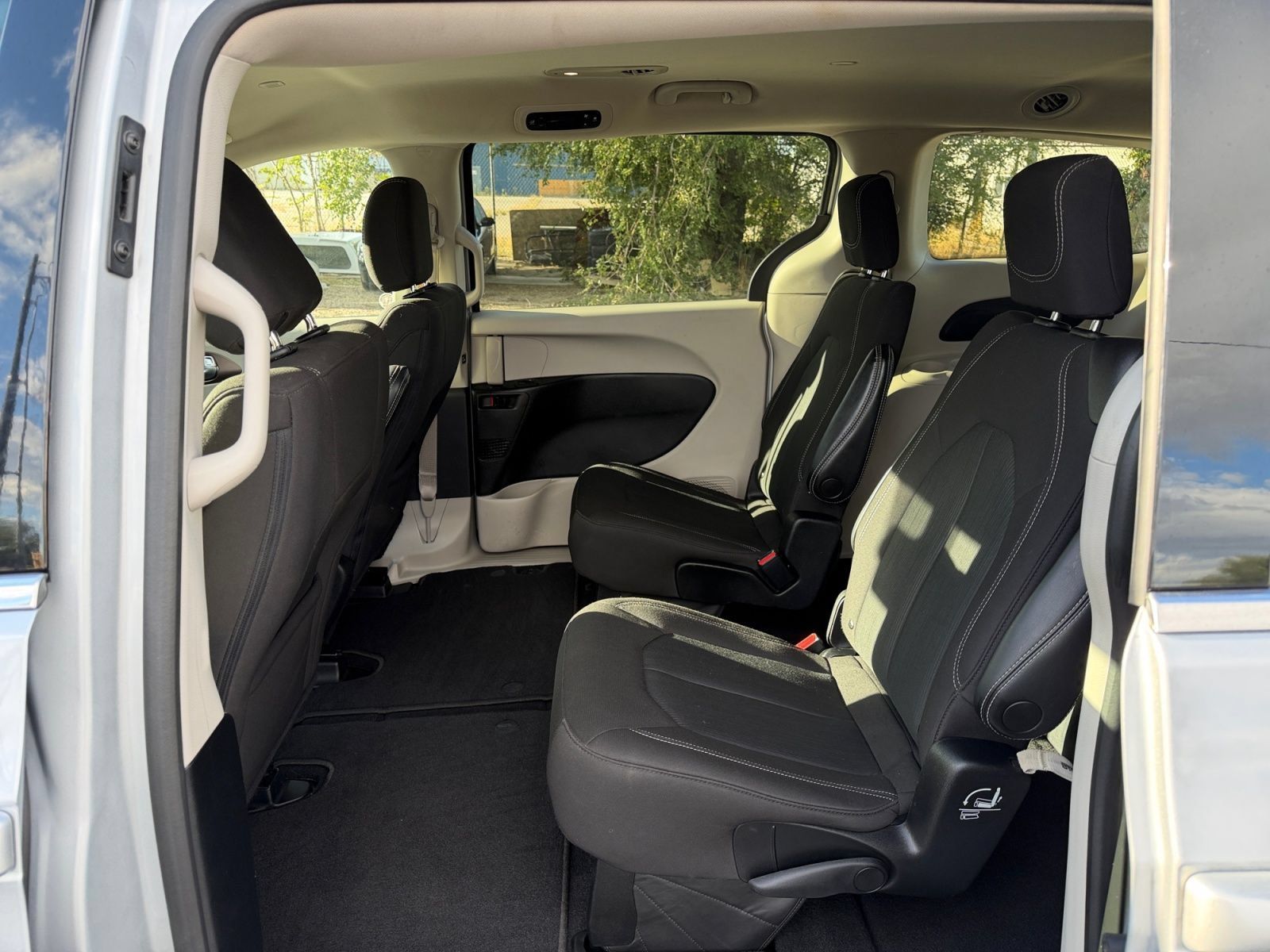 Used 2023 Chrysler Voyager LX FWD image 24