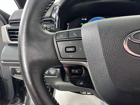 Used 2025 Toyota Camry SE w/ Convenience Package image 22