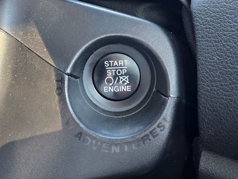 Used 2016 Jeep Renegade Latitude image 21