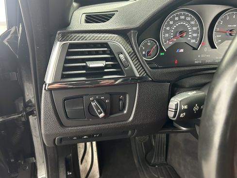 Used 2016 BMW M4 Convertible image 30