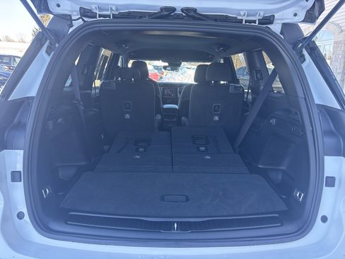 Used 2024 Jeep Grand Cherokee L Laredo image 6