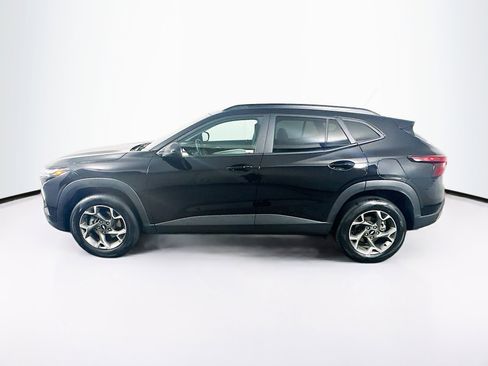 Used 2025 Chevrolet Trax LT w/ LT Convenience Package FWD image 4