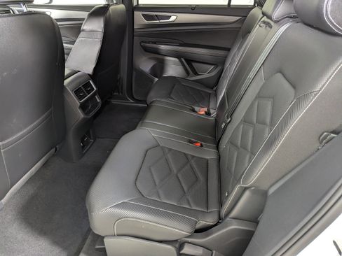 Used 2025 Volkswagen Atlas Cross Sport SE AWD/4WD image 32