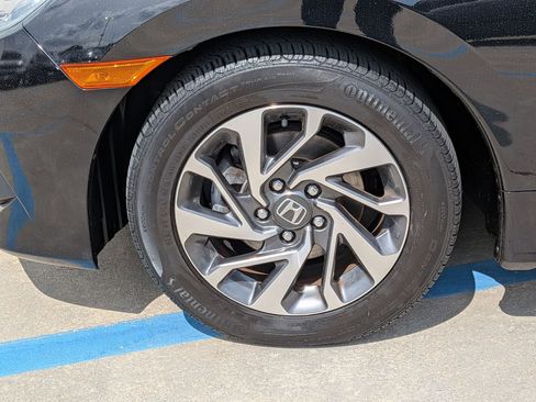 Certified 2018 Honda Civic EX image 29