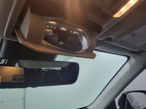 Used 2021 Toyota Highlander XLE image 21