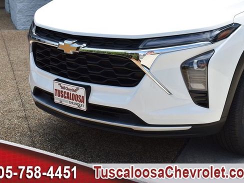 Used 2024 Chevrolet Trax LT w/ Driver Confidence Package FWD image 37