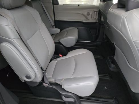 Used 2022 Toyota Sienna XLE image 30