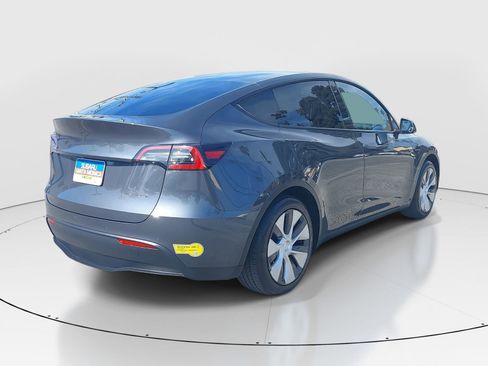 Used 2021 Tesla Model Y Long Range image 7
