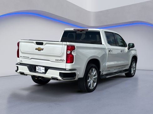 Used 2023 Chevrolet Silverado 1500 High Country w/ High Country Premium Package AWD/4WD image 3