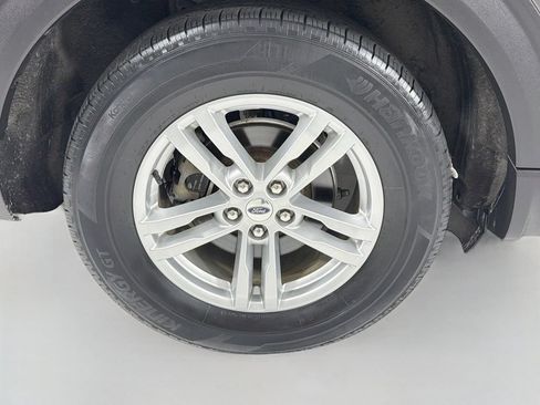 Used 2020 Ford Explorer XLT w/ Equipment Group 202A AWD/4WD image 32