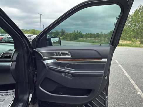 Used 2019 Ford Explorer Limited w/ Ford Safe & Smart Package AWD/4WD image 18