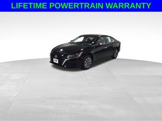 Used 2024 Nissan Altima 2.5 SV video 1
